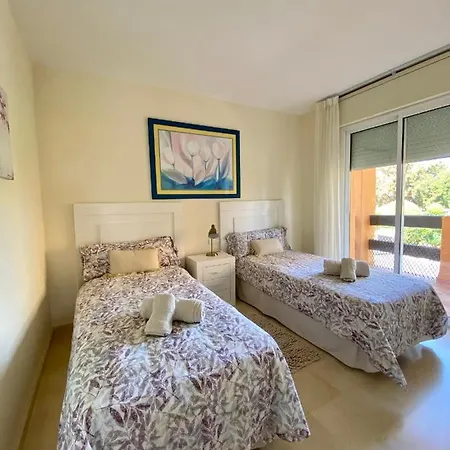 Granados De La Duquesa Apartment