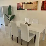 Granados De La Duquesa 아파트 *