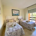 Granados De La Duquesa 아파트